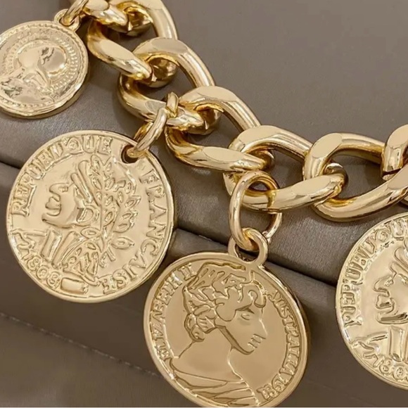 Goldtone Bracelet - Picture 6 of 7